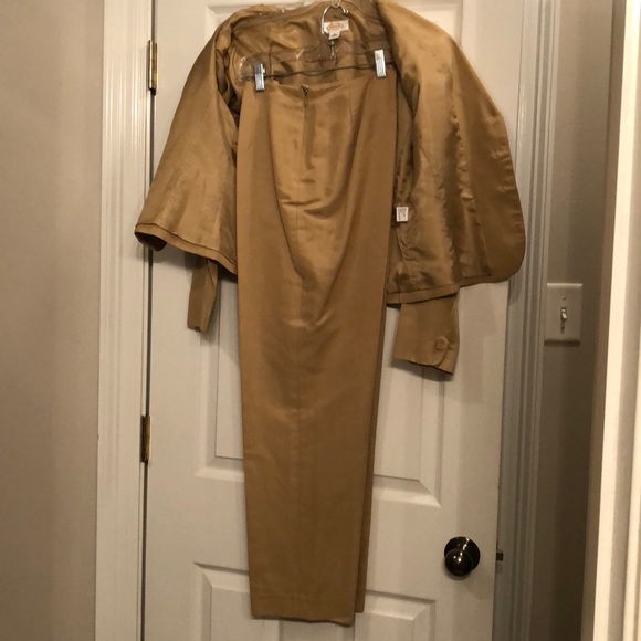 Suit - Picture 6 of 6